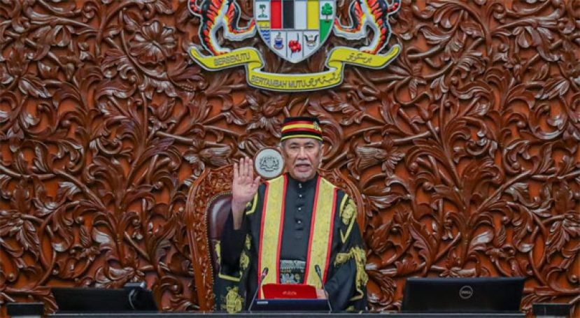 国会上议院主席丹斯里旺朱乃迪。