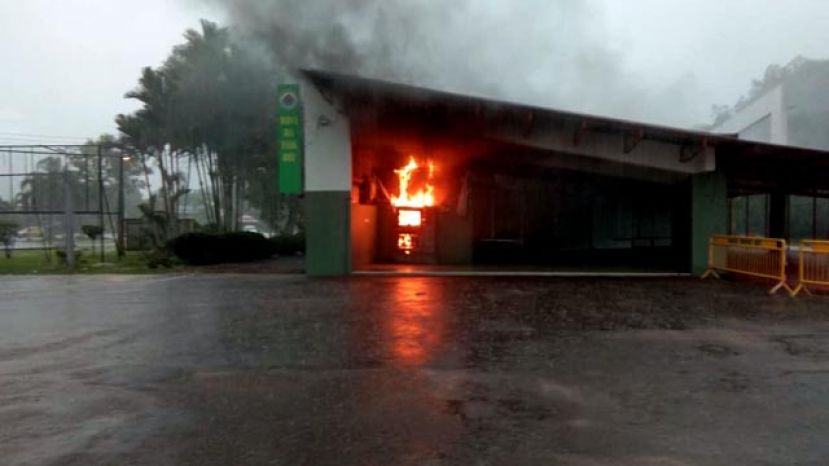  石隆门饮食中心火患。