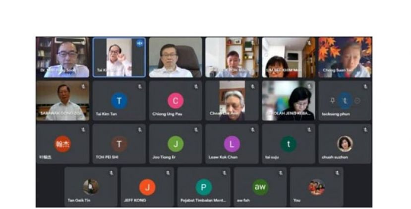 马汉顺（左上）与华教团体进行线上对话。