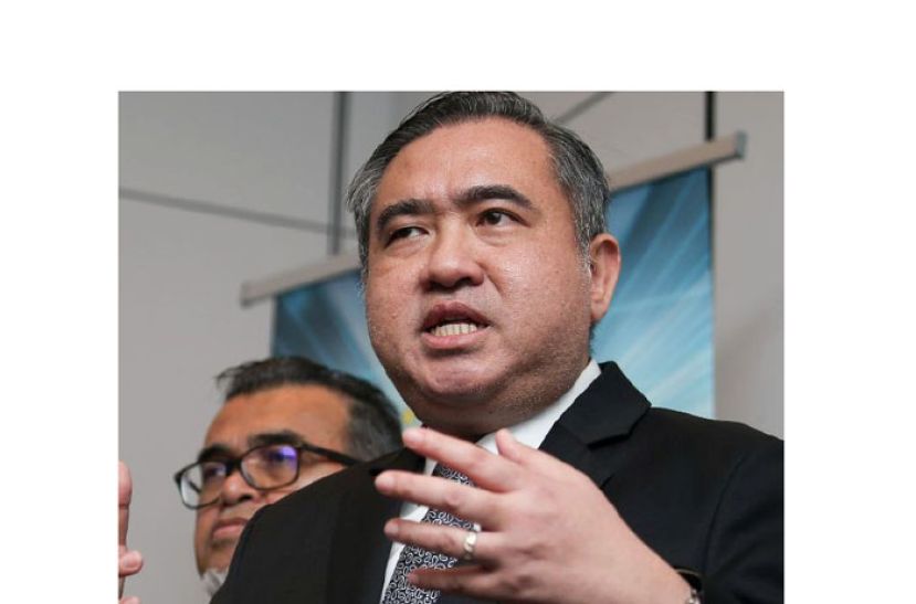 交通部长陆兆福。