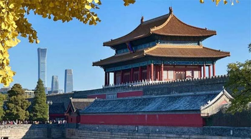 北京故宫博物院在秋天的景色。
