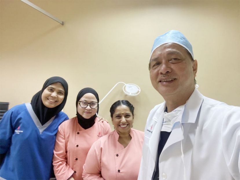 印裔护士用华语 协助诺希山与华裔病人沟通