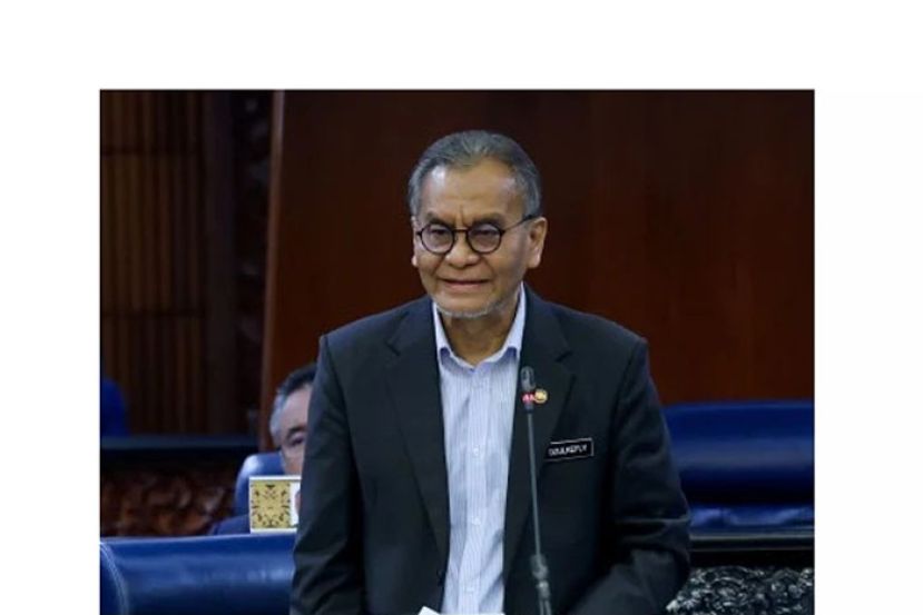 卫生部长拿督斯里祖基菲里。