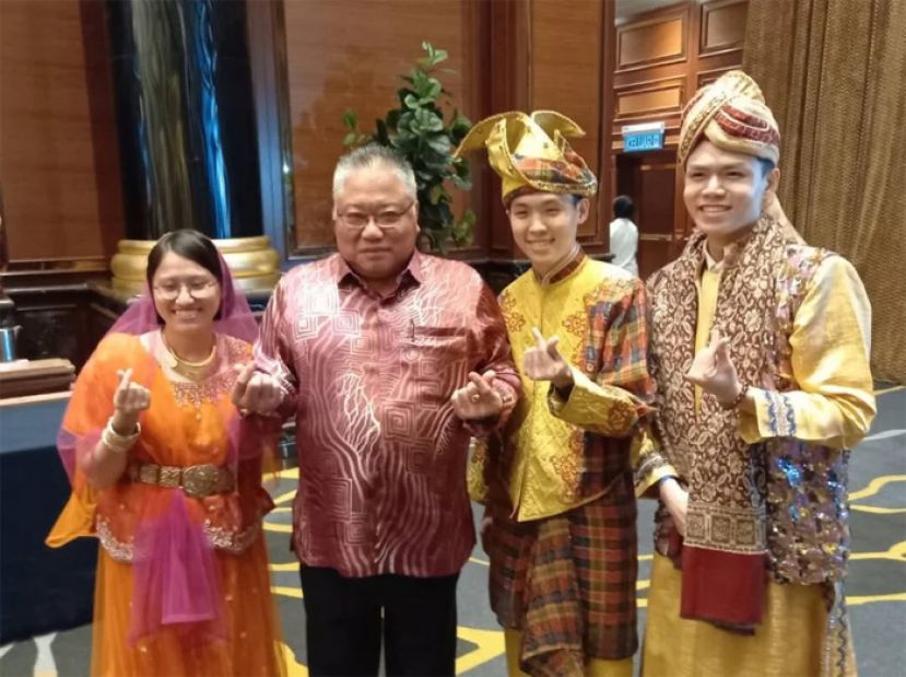 椰浆饭、砂拉越尼亚洞国家公园和传统服装可峇雅列入世界遗产申请