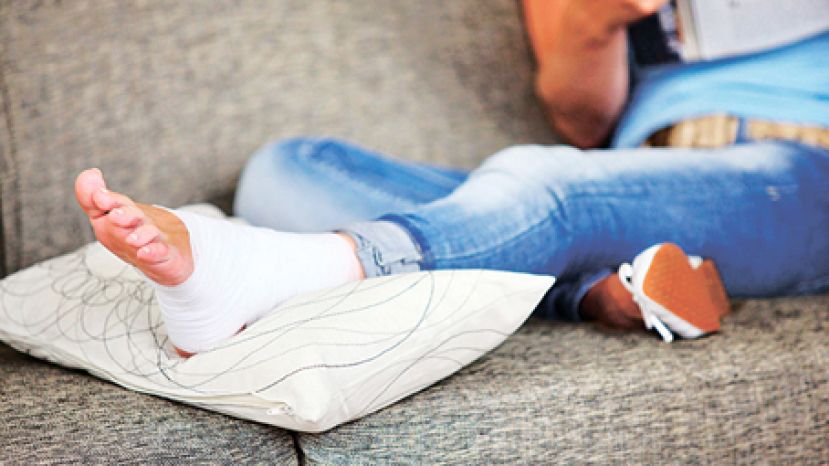 伤后治理不当关节纤维化 惯性扭伤易生骨刺