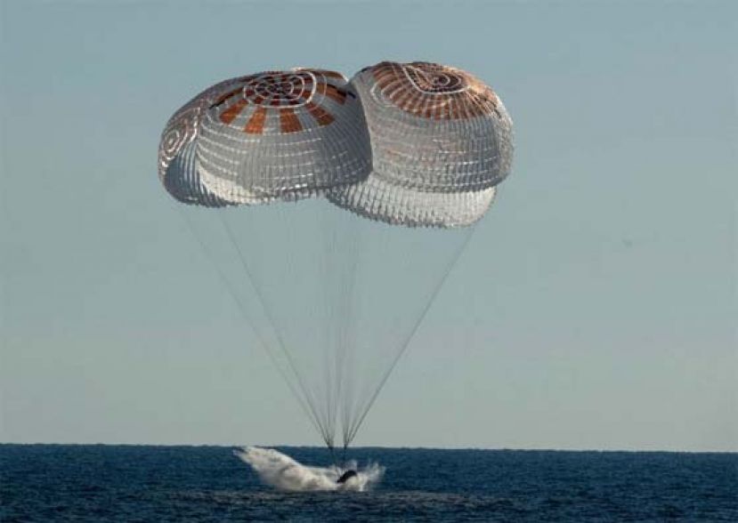 飞船在美国东南部佛州附近海面降落。