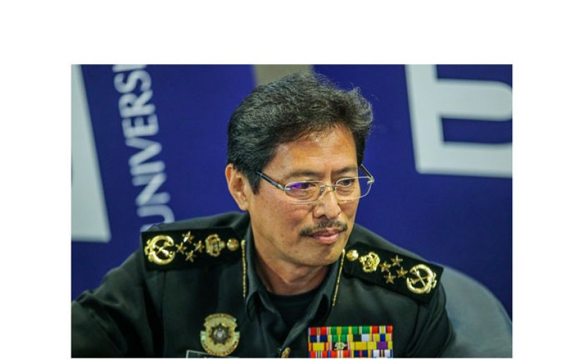 丹斯里阿占巴基。