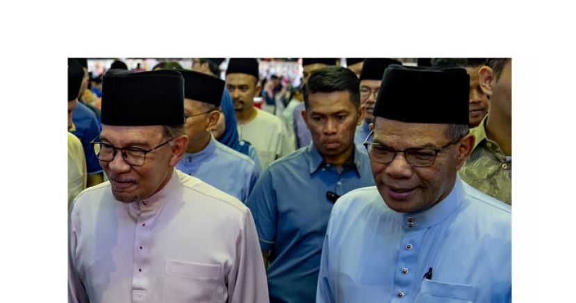 首相安华(左)与赛弗丁。