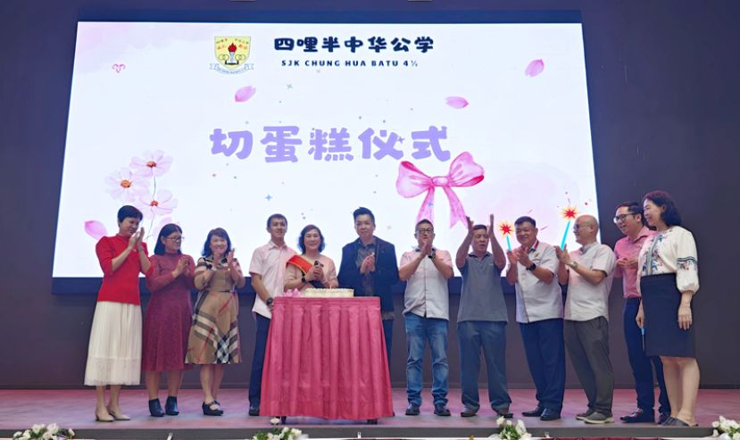 推动阅读文化 校长赞朱丽琴是真正卓越教师