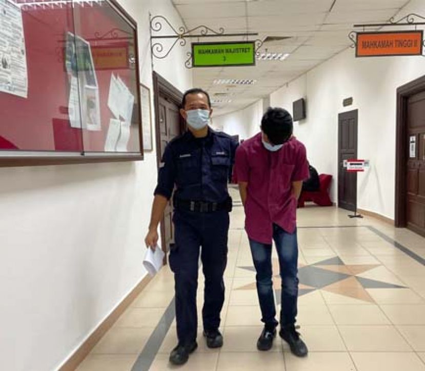 被告被押离法庭时摄。