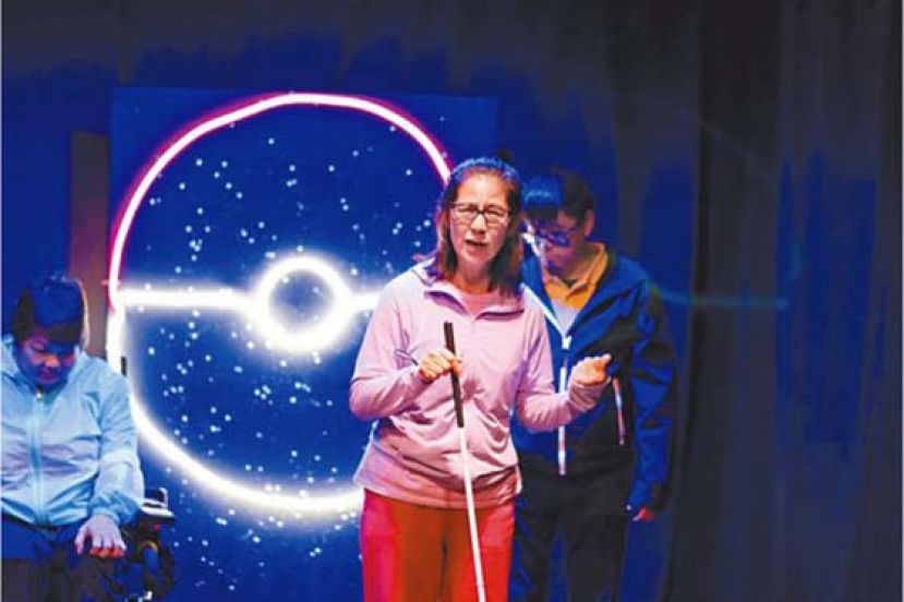 2018年，黎萍于黑盒剧场演出《捉精灵》。