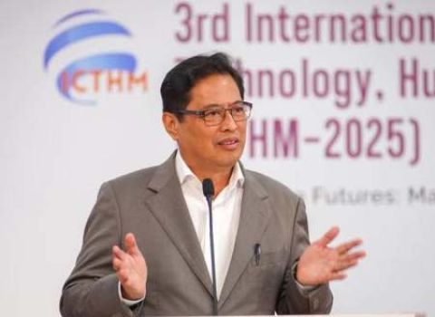 ●丹斯里阿占巴基。