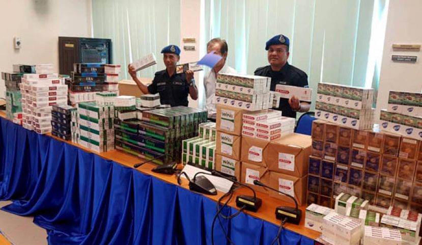 美里水警在柏戈奴路起获的私烟。