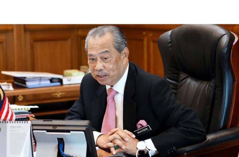 慕尤丁在首相办公室与李显龙通电话。