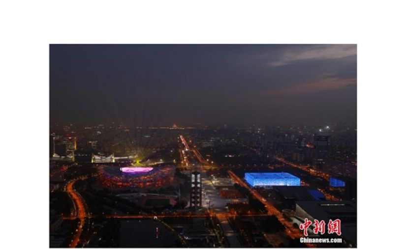 2021年10月28日晚，国家体育场、国家速滑馆、国家游泳中心，北京这座&ldquo;双奥之城&rdquo;标志性场馆群首次集体亮灯。