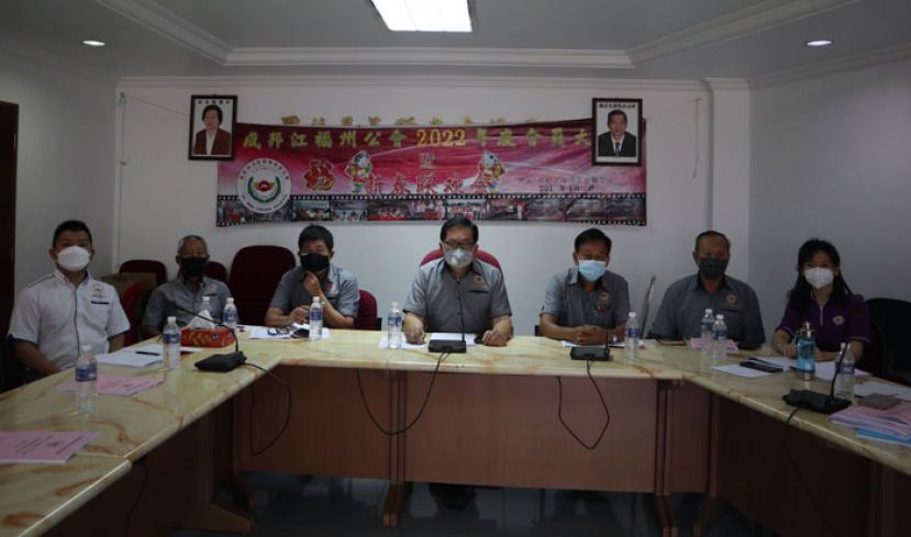 主席台一瞥。中为主席吴标生博士，左起分别为团长苏腾逸、副主席黄琪云、署理主席本固鲁游贤祥，右起分别为主任许向燕、乐龄组主任张锦昌及秘书刘贤进。