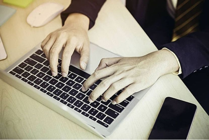 首相署：公仆居家办公　将扩大至官联公司