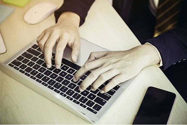 首相署：公仆居家办公　将扩大至官联公司