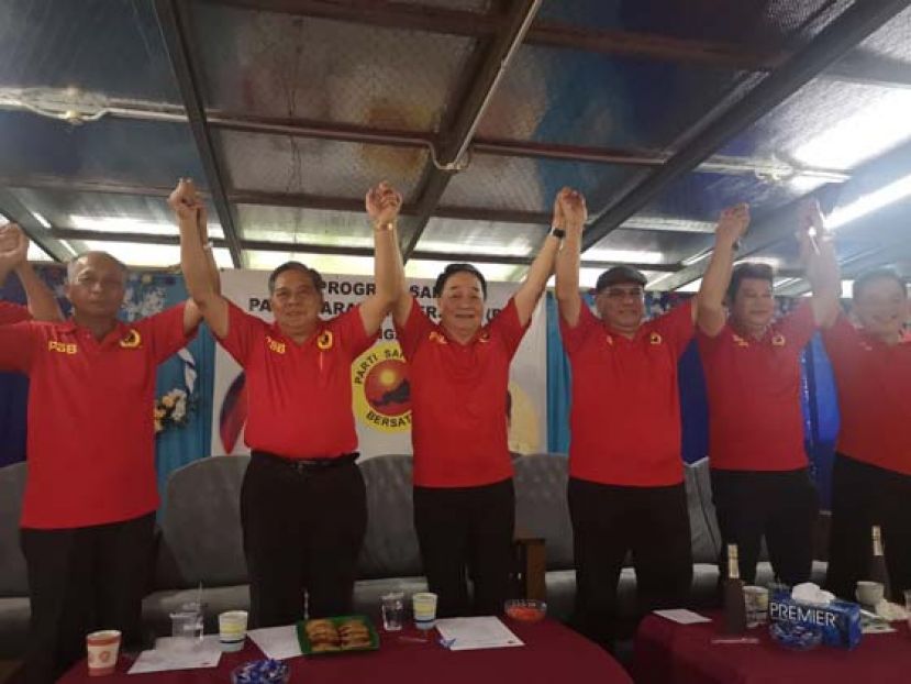 砂全民团结党3名战将，左起为巴莱林吟候选人马瑟古扎、欧巴候选人莱侬米纳、黄順舸、石隆门候选人迪奇拉菲、青年团长佐尼戈拉荣、及秘书长罗君华。