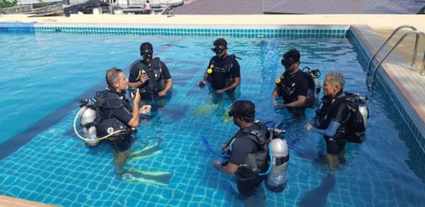 泳池潜水训练　陈超耀：每次不超过10人