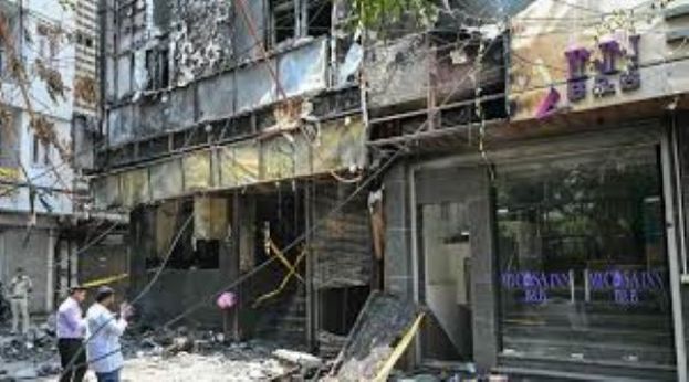 印度餐厅火灾，18名外国人死亡。