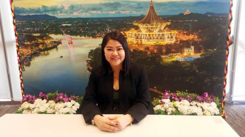 砂首长政治秘书苏莉群质疑希盟滥用公款搞飞行车计划，同时促砂希盟领袖交代。