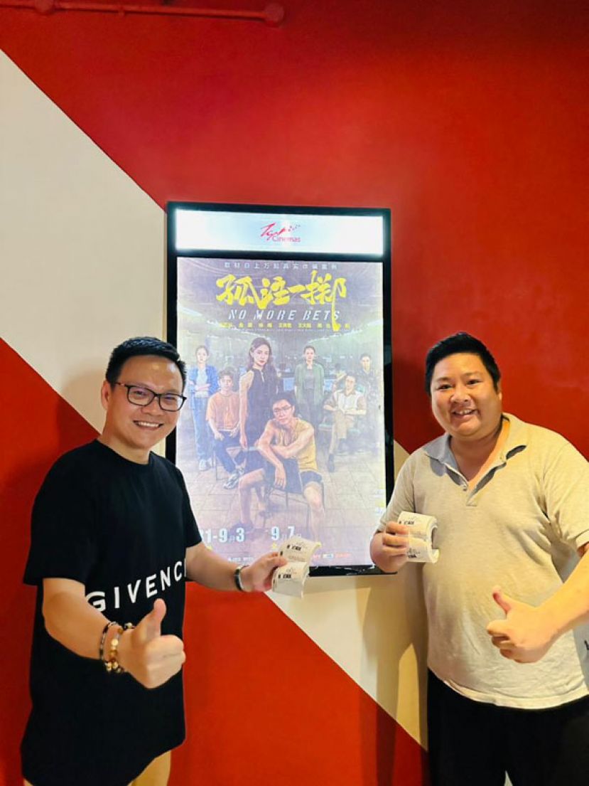 人联公共投诉局主任符祥威（左）与公共投诉局义工委员杨镇城（右）。