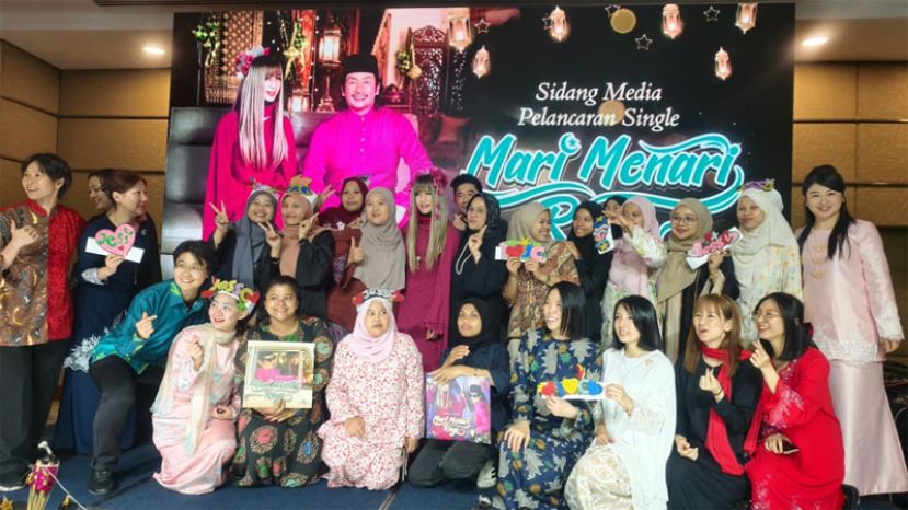 JessC钟洁希携手大马全能艺人Dato' AC Mizal 推出开斋节单曲《Mari Menari Raya》