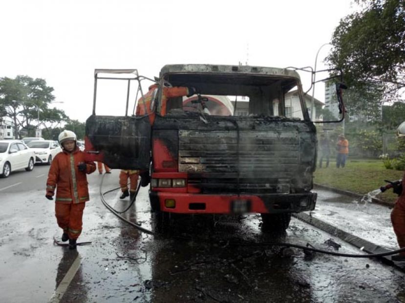 失火罗厘火势迅速被扑灭，但引擎已烧毁。