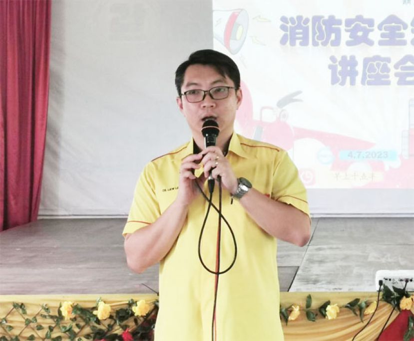 人联党青年总团副秘书刘龙雨。