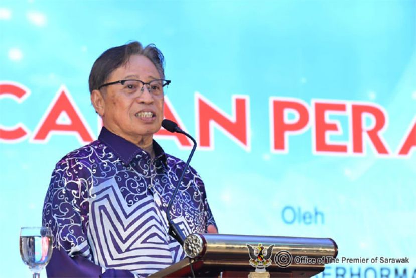 砂总理拿督把巴丁丹斯里阿邦佐哈里。