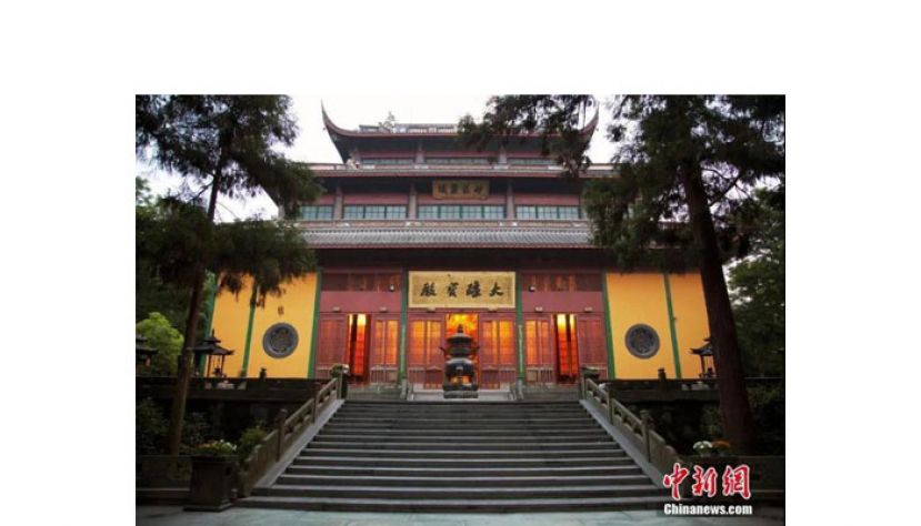灵隐寺是中国佛教著名寺院，位于浙江省杭州市西湖西北面。