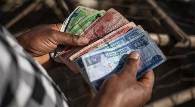 系统故障 ATM送钱，大学生排队取非分之财。