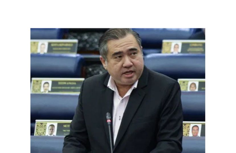 交通部长陆兆福。