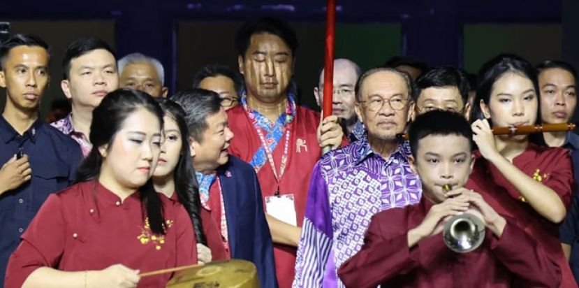 首相安华出席第41届全国华人文化节。