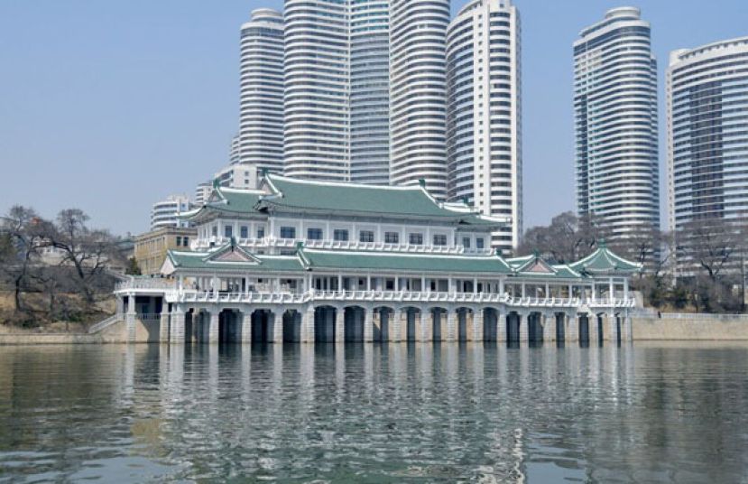 朝鲜平壤大同江畔兴建一栋狗肉餐厅，拥有现代化的厨房设备。