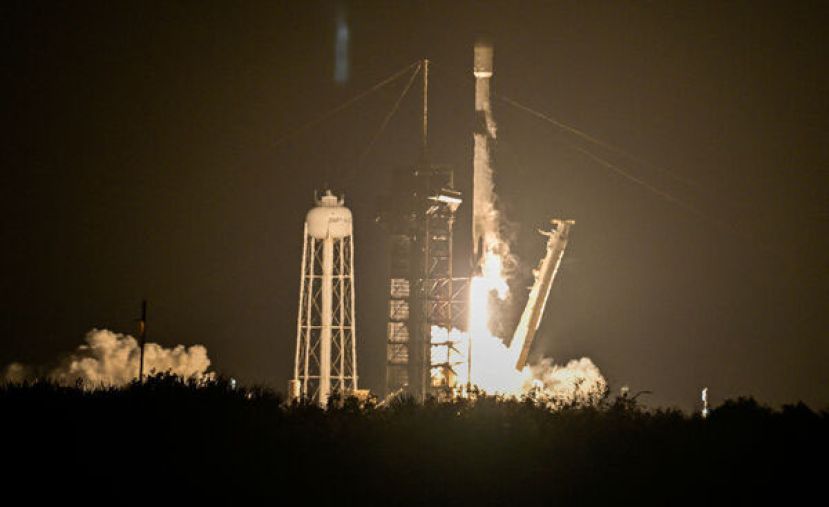 SpaceX猎鹰九号火箭。
