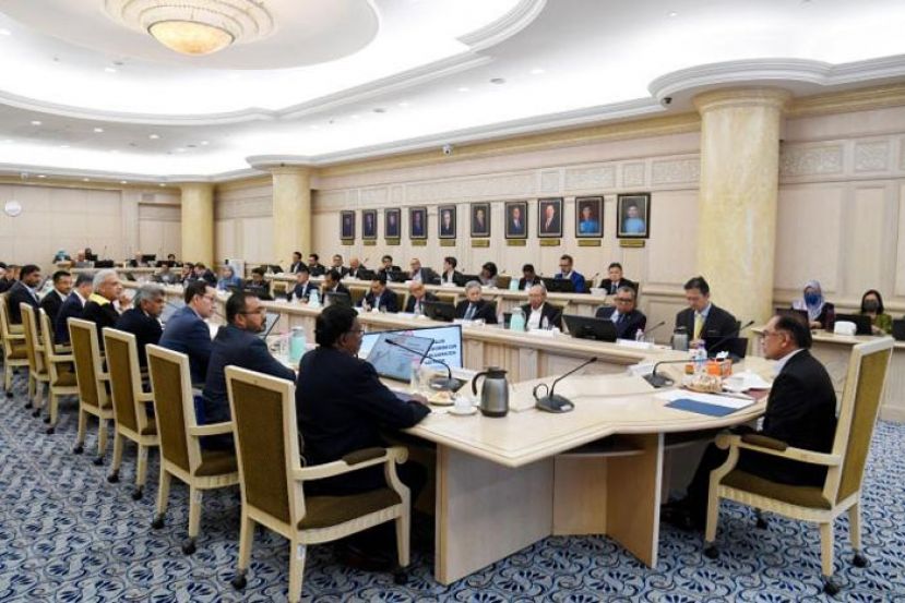 首相安华与国内工商团体交流。