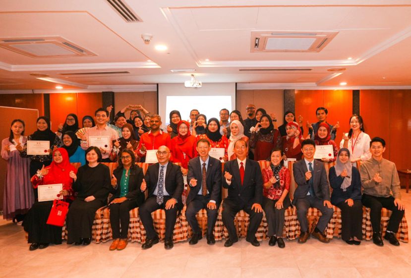 外交部与与汉文化联办汉语班​33官员获结业证书