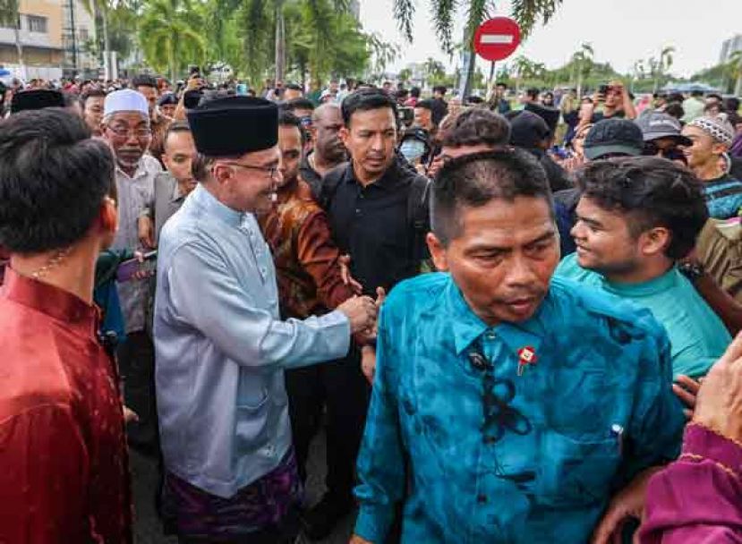 全国开斋节开放门户活动槟城站 民众热情邀首相合照