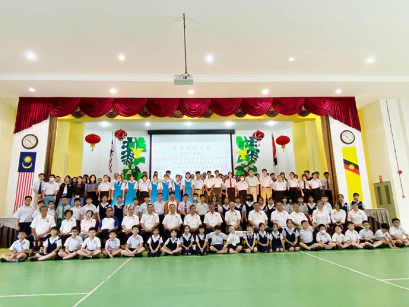 全体获奖同学与福建公会理事们大合照。