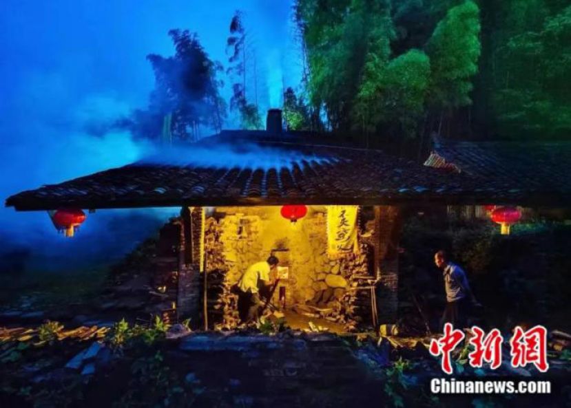 丽水龙泉市宝溪乡溪头村五股窑&ldquo;不灭窑火&rdquo;活动现场。