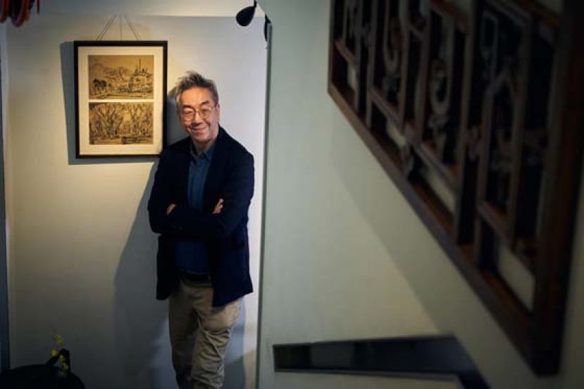 陶杰外游时必画速写，如今够作品开个展。他认为最高的艺术是能感动人，不受时间限制。