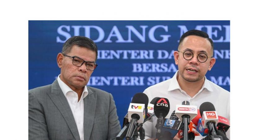 右为沈志强与赛弗丁(左)主持联合记者会。