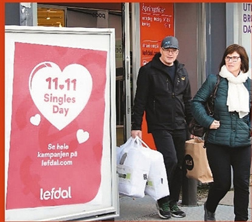 图示：2017年11月，在挪威首都奥斯陆，各种&ldquo;双11&rdquo;促销广告纷纷出现。中国&ldquo;双11&rdquo;已然传到了万里之外的北欧小国。