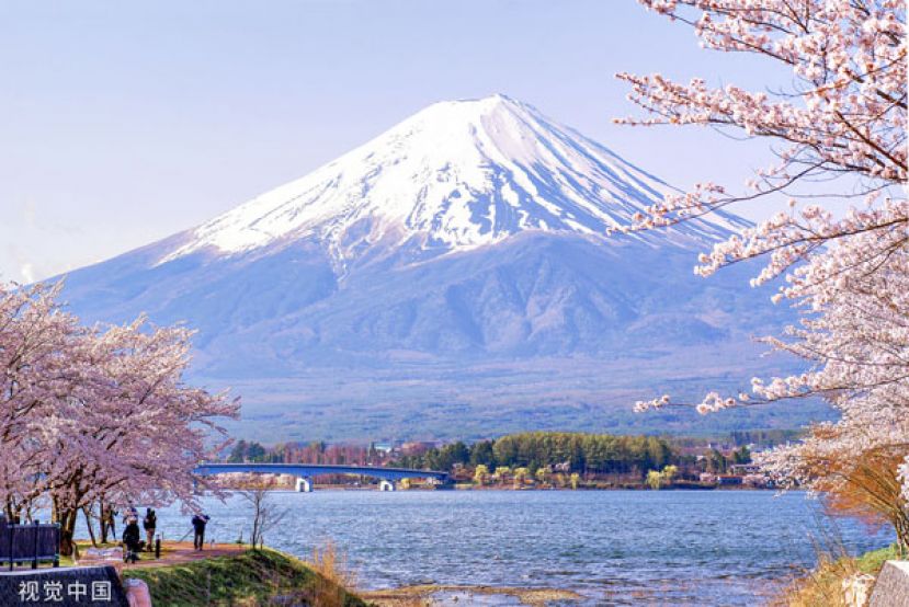 日本富士山人满为患，当地县府今夏起将开徵通行费。