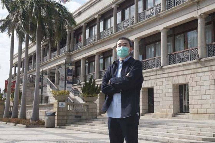 1841年英军登陆赤柱后，便马上在赤柱建设一个军营，军营在后来被拆卸，但1998年，政府把与赤柱军营同期兴建的美利楼（同样属开埠初期的军事设施）重置于赤柱广场。