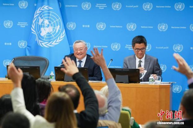 当地时间5月1日，中国常驻联合国代表傅聪在纽约联合国总部举行记者会，向媒体介绍中国担任安理会5月轮值主席的工作考虑并答记者问。