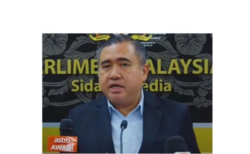交通部长陆兆福。