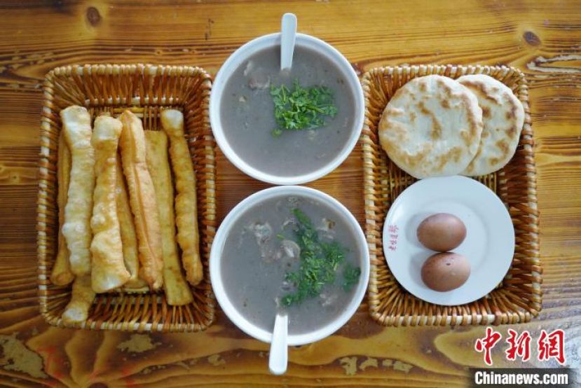 在山东省临沂市沂南县花山路一家糁馆拍摄的糁。